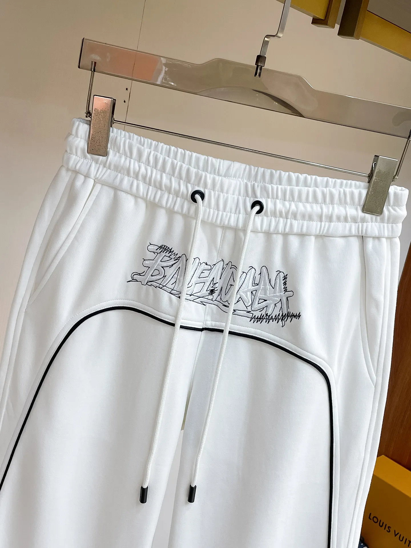 Balenciaga [High Version] 2026 Autumn and Winter latest products, available at counters at the same time, Original product, fashionable casual trousers and casual trousers, using imported original fabrics, top-grade embroidery 🪡 craft letter pattern logo, original hardware accessories decoration, simple yet fashionable, fashionable and handsome upper body, Sizes: M-3XL